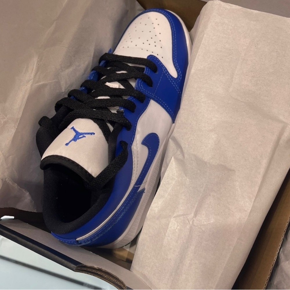 jordan retro blue royal blue//size 5.5Y 6.5 womens